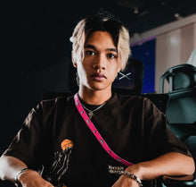 Male gamer Lough influencer for Mavix